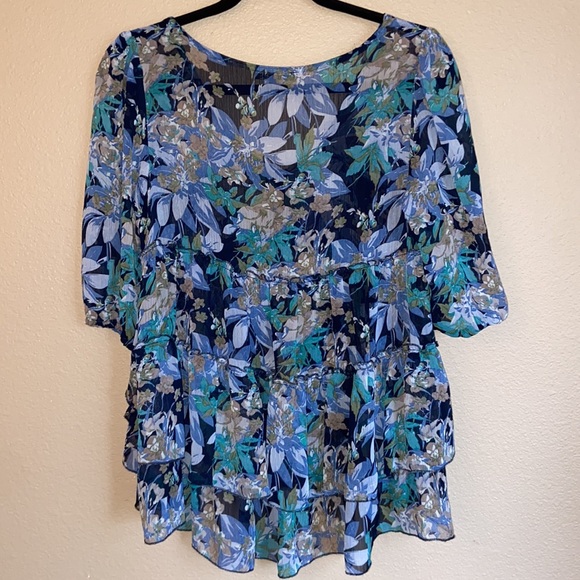 EXPRESS Size S Blue Floral Ruffled Tiered V-Neck Semi-Sheer Hi-Low Blouse - Picture 10 of 16